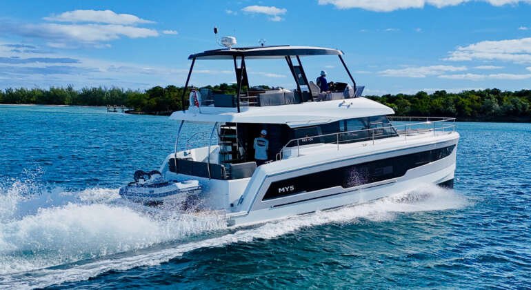 Fountaine Pajot MY5 | Red Lyon
